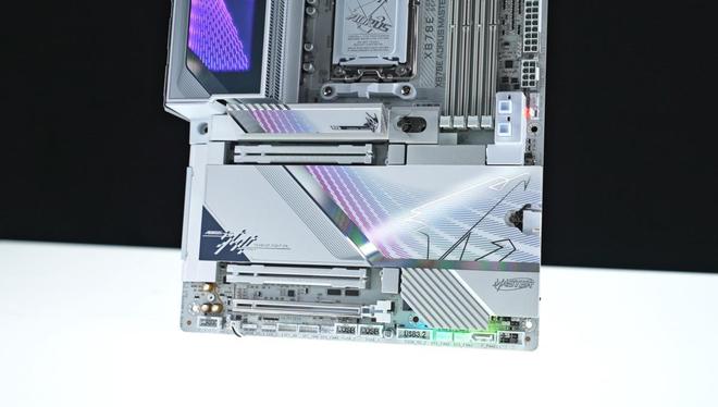 主板深度解析：X3D处理器的旗舰级搭档开元棋牌技嘉X870E