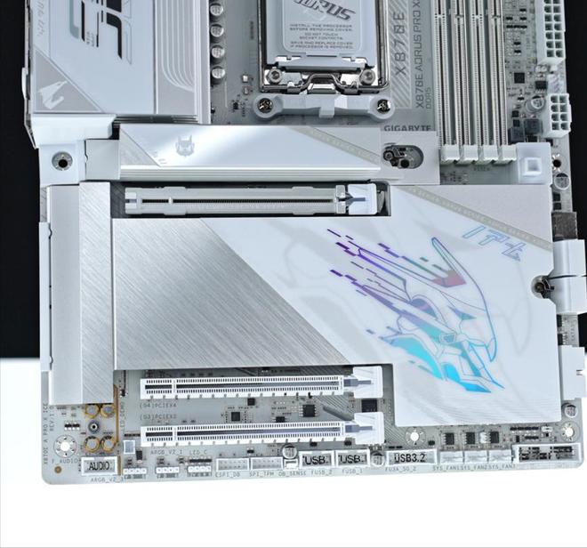 主板深度解析：X3D处理器的旗舰级搭档开元棋牌技嘉X870E X3D冰雕系列(图4)