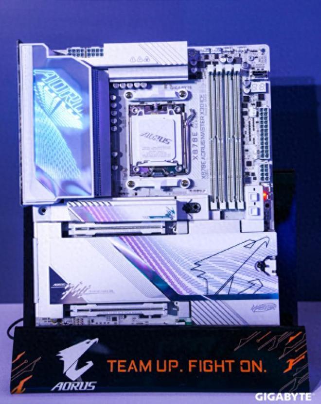 主板深度解析：X3D处理器的旗舰级搭档开元棋牌技嘉X870E X3D冰雕系列(图10)